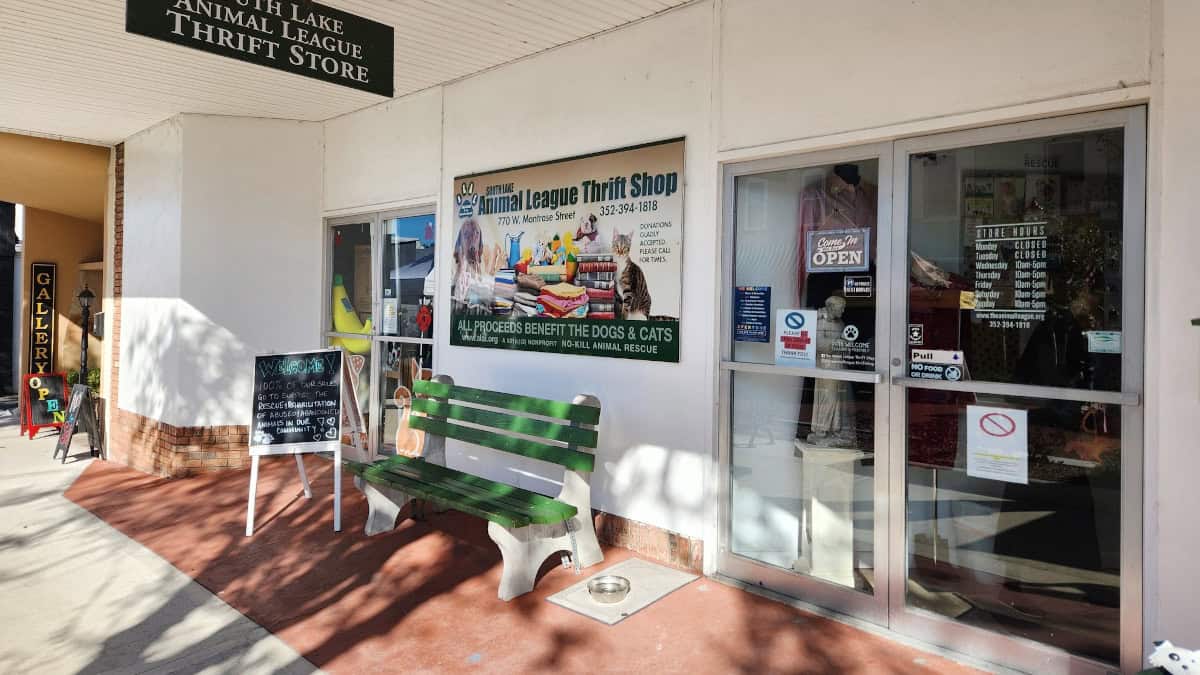 The light and airy shop front provides an area under canopy with a green bench for you to rest on and a bowl of water for your dogs to enjoy. An A-frame chalkboard sign keeps you up to date with the latest shop info, and glass doors tempt you inside to discover the treasures within.